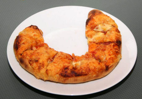 Pizzeria La-Roma Rees-Haldern: Gef�lltes Pizzabr�tchen