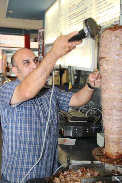 Pizzeria La Roma Rees-Haldern: Inhaber am Drehspie�