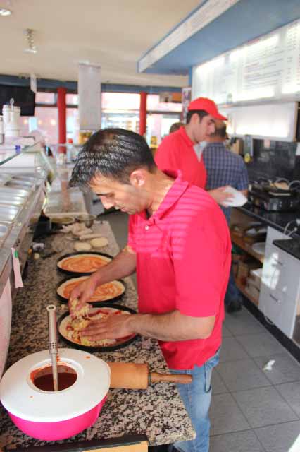 Pizzeria La Roma Rees-Haldern: Pizzenzubereitung